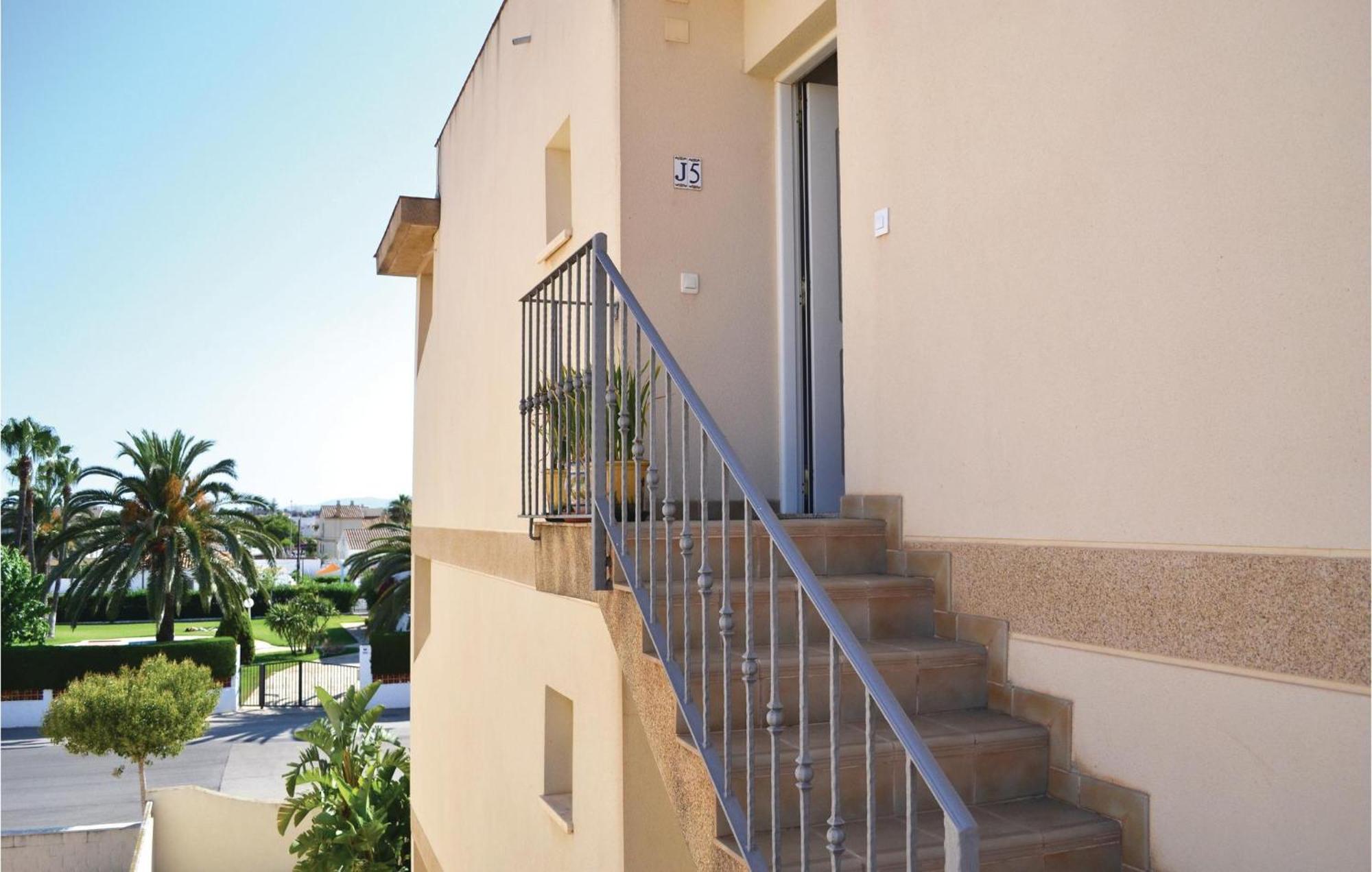 2 Bedroom Awesome Apartment In Vinarós Exterior foto